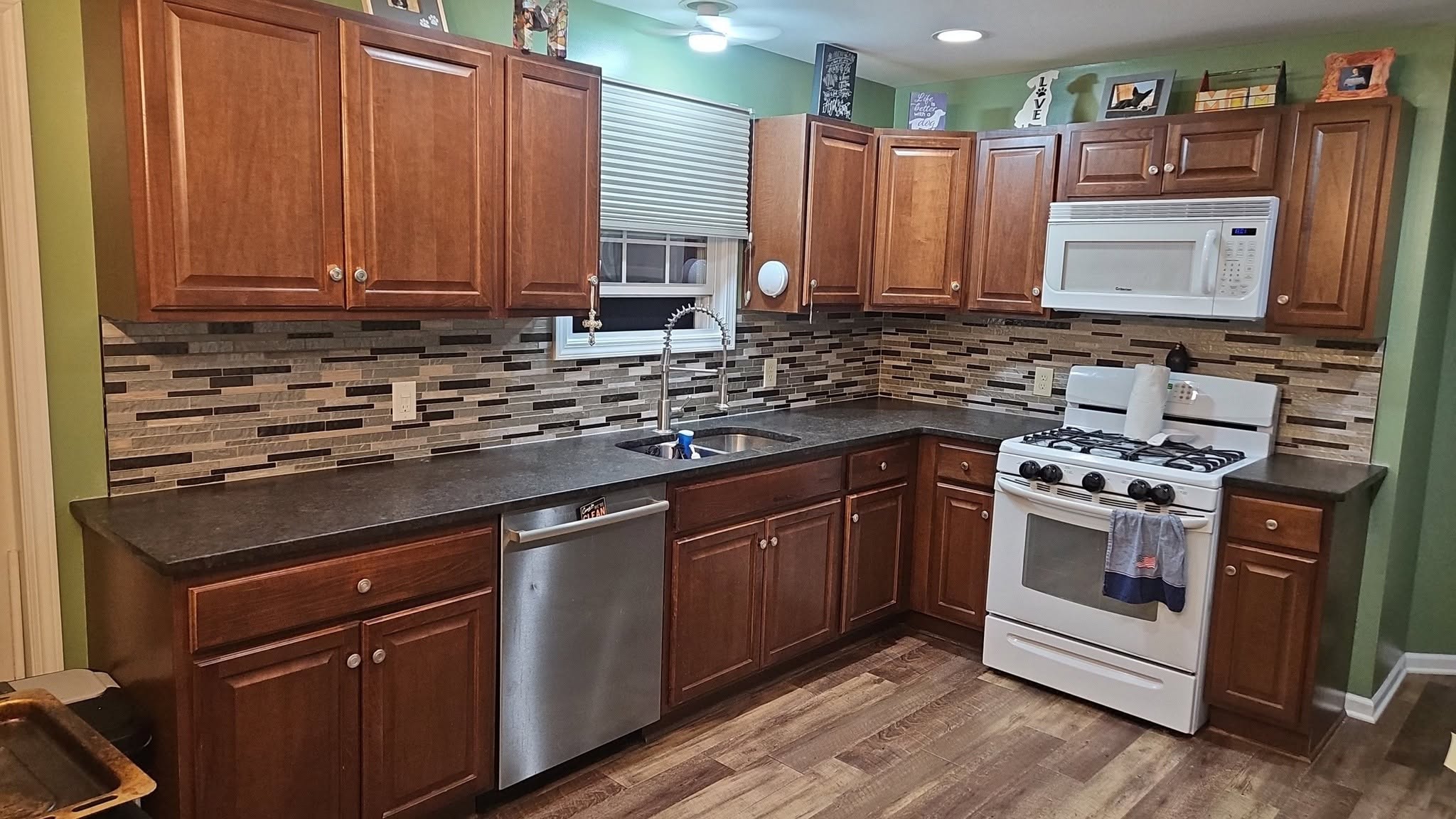 A completed Kitchen renovation featuring a tile backsplash
